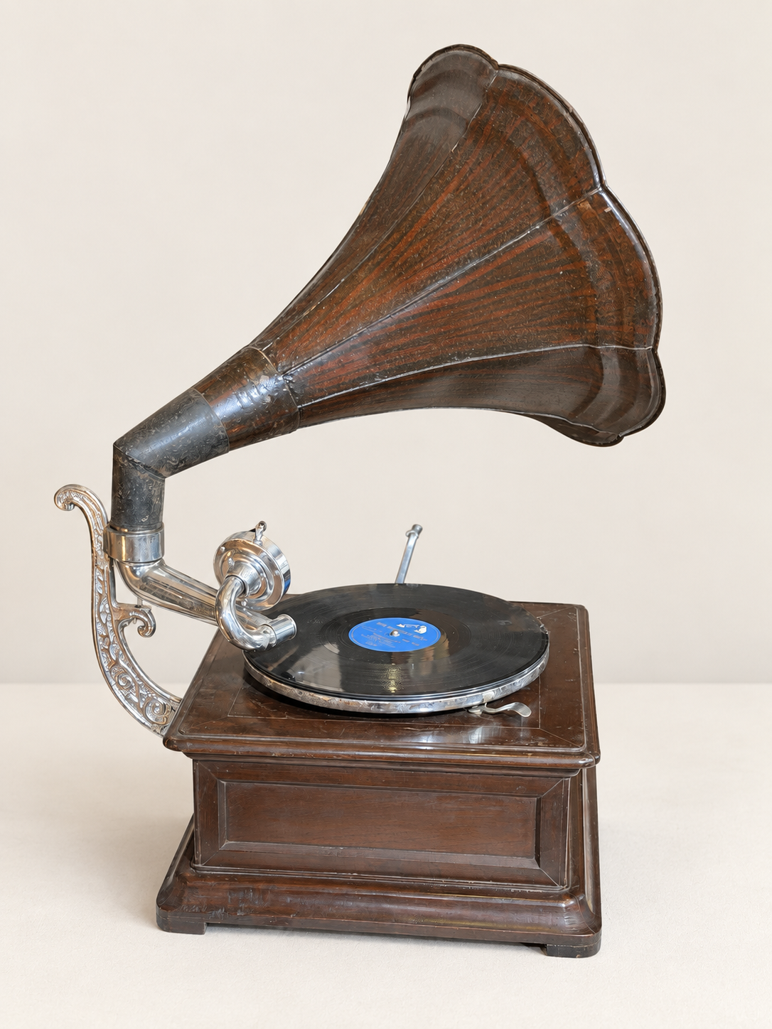 مشغل اسطوانات بشتخته | gramophone