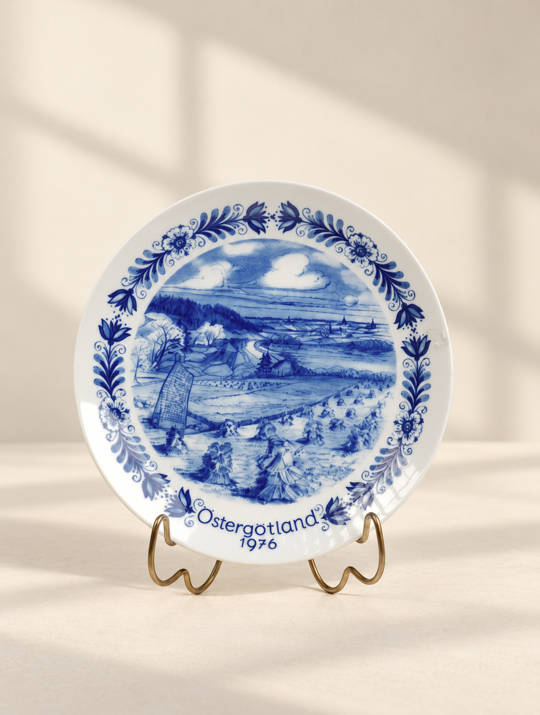 طبق بورسلان تذكاري – Östergötland 1976