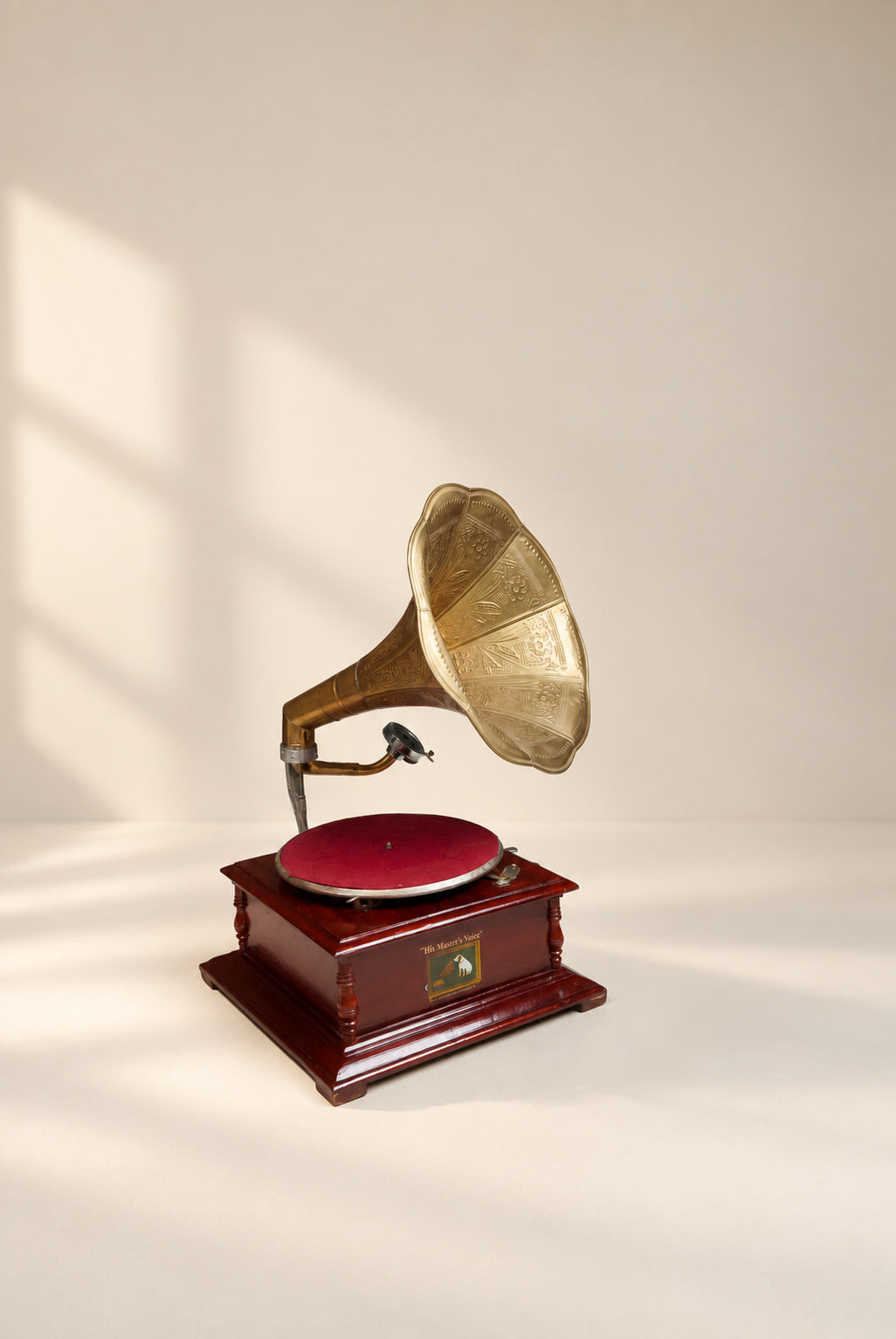 مشغل اسطوانات بشتخته | gramophone