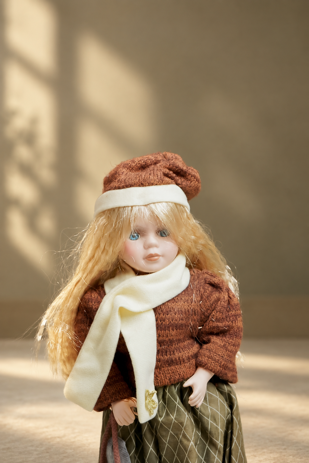 دمية بورسلان فنتج Vintage porcelain doll