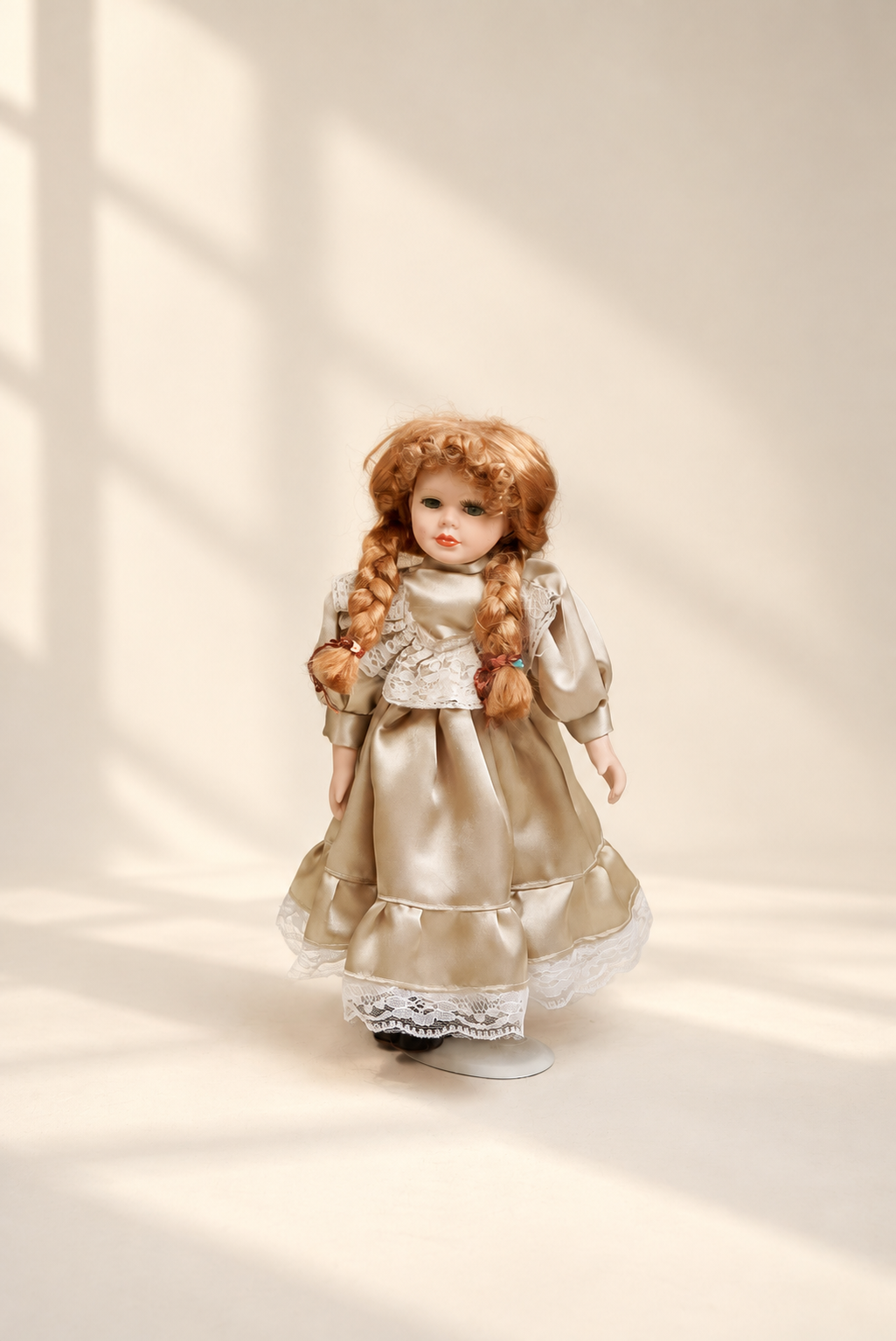 دمية بورسلان فنتج Vintage porcelain doll