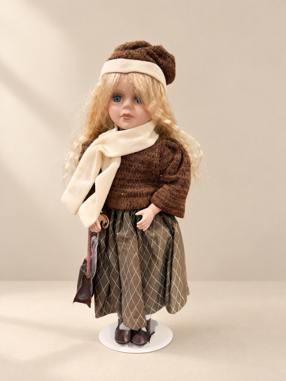 دمية بورسلان فنتج Vintage porcelain doll