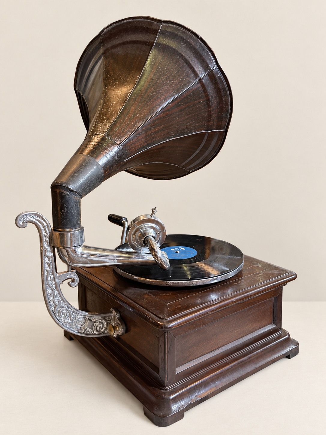 مشغل اسطوانات بشتخته | gramophone
